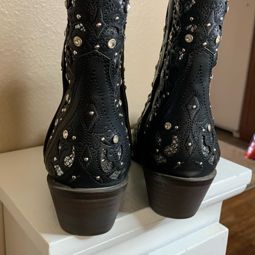 Western black laser cut silver glittery short boots NEW in box - Picture 4 of 7
